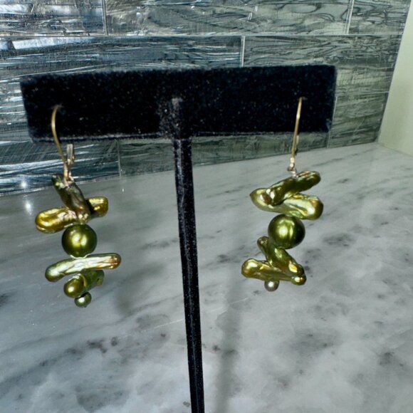 Green Fresh Water Pearl Necklace and Earring Set - Picture 11 of 12